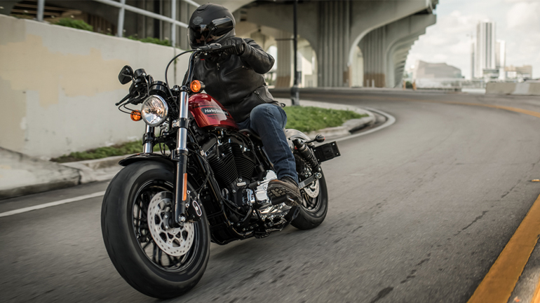 Harley-Davidson 48 Special & Iron 1200: Ψηλό τιμόνι και Garage-Built χαρακτήρας