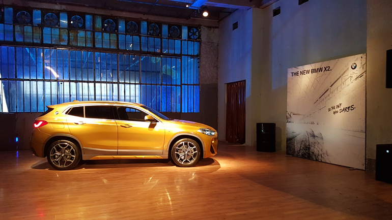 Η παρουσίαση της X2 έγινε σε έναν πολύ ιδιαίτερο χώρο στο Γκάζι (Art Factory)