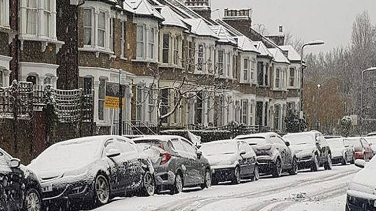 Σιβηρικές χιονοθύελλες πλήττουν Βρετανία και Ιρλανδία – Στους 54 οι νεκροί στην Ευρώπη