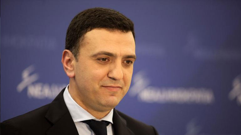 B. Κικίλιας: Όμηρος των κουκουλοφόρων ο Τσίπρας