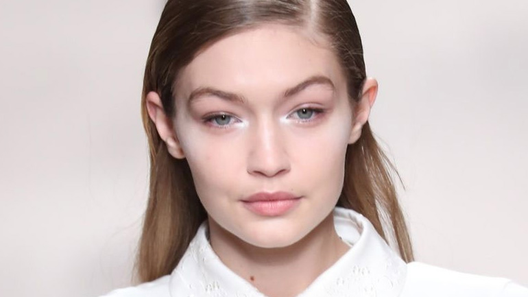 Το make up trick του οίκου Fendi για κουρασμένα μάτια δεν είναι concealer