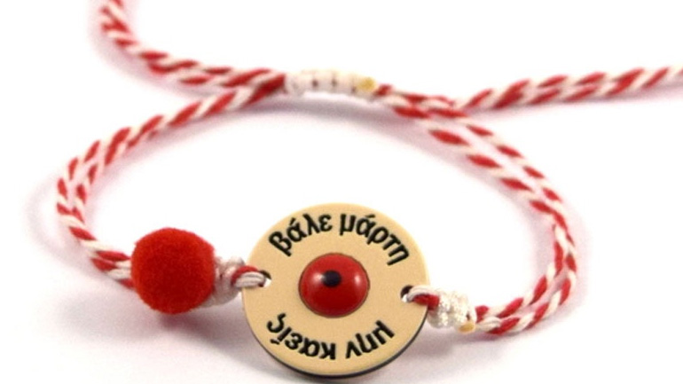 Τι συμβολίζουν τα αγαπημένα «μαρτάκια» που φοράμε από την 1η του Μάρτη;