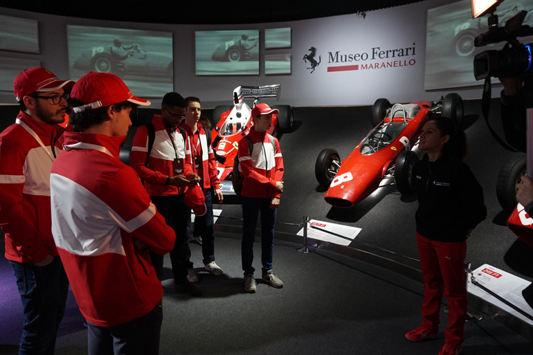 Ενημέρωση στο μουσείο της Ferrari...