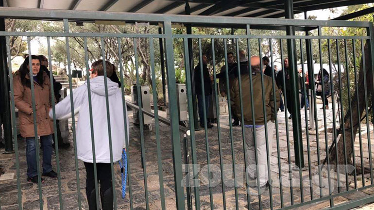 Διαμαρτυρία υπαλλήλων του Yπουργείου Πολιτισμού στην Ακρόπολη