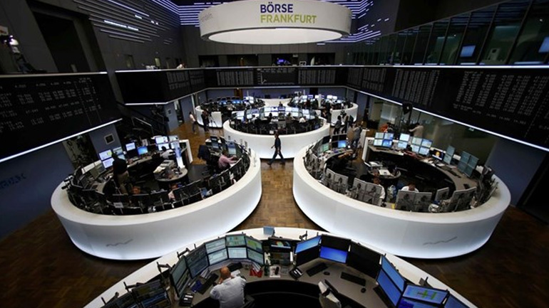 Πτώση στις ευρωαγορές – Oριακή υποχώρηση για το ευρώ