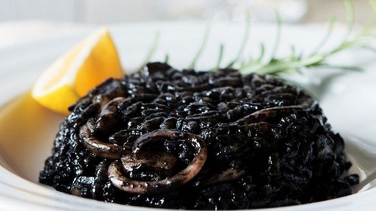 Κριθαρότο με μελάνι σουπιάς