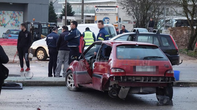 Σοβαρός τραυματισμός 24χρονου σε τροχαίο στα Ιωάννινα Σοβαρός τραυματισμός 24χρονου σε τροχαίο στα Ιωάννινα