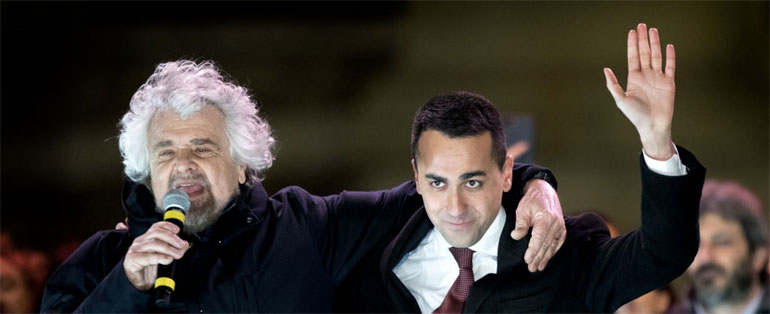 Ο επικεφαλής του κινήματος των Πέντε Αστέρων Λουίτζι ντι Μάιο με τον ιδρυτή του κινήματος Μπέπε Γκρίλο