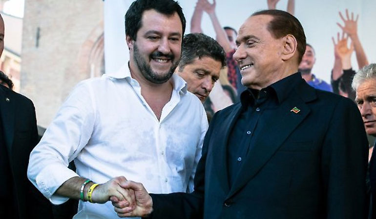 O ηγέτης της ακροδεξιάς Λέγκας Ματέο Σαλβίνι με τον Σίλβιο Μπερλουσκόνι 