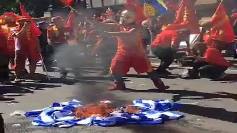 Ρατσιστικό παραλήρημα και προσβολή των εθνικών μας συμβόλων από Σκοπιανούς στη Μελβούρνη