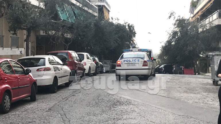 Εντοπίστηκαν χειροβομβίδες έξω από πολυκατοικία στο Παγκράτι