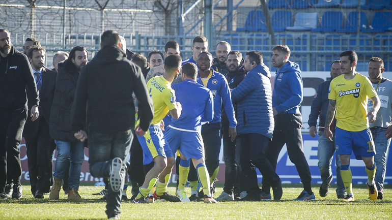 Σύρραξη στην Τρίπολη μετά το τέλος του αγώνα Αστέρας-ΠΑΟΚ