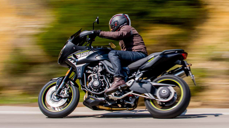 Triumph Tiger Sport 1050: 1000€ κάτω και 1400€ δώρα!