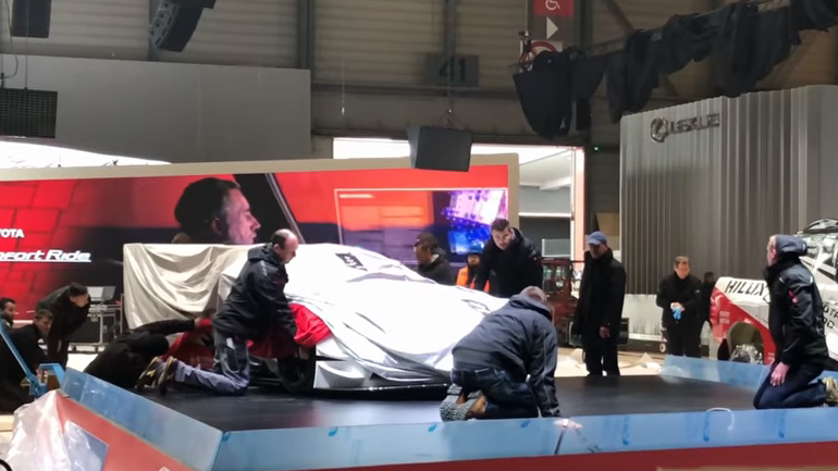 Το Toyota Supra πήρε θέση στην κεντρική σκηνή Το Toyota Supra πήρε θέση στην κεντρική σκηνή