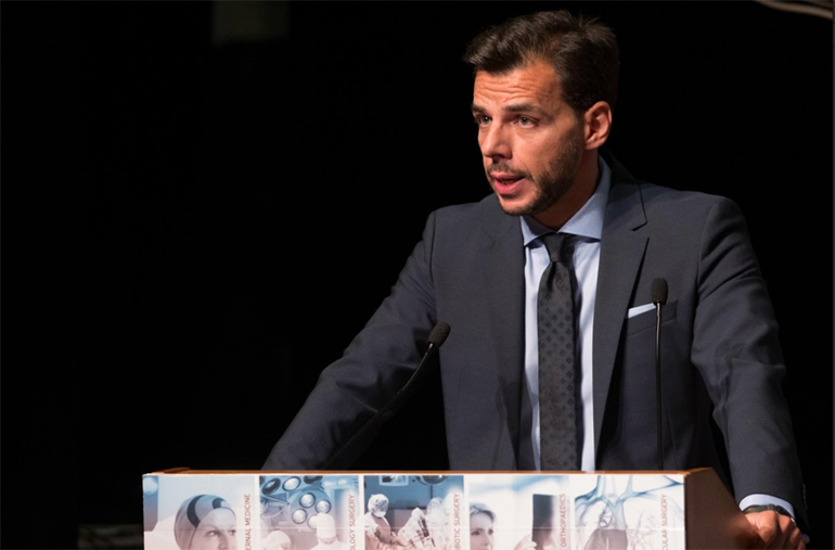 O διευθύνων σύμβουλος του ομίλου Ιατρικό Αθηνών, Βασίλης Αποστολόπουλος!