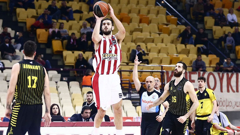Απίστευτο buzzer beater διά χειρός Παπαπέτρου από το κέντρο του γηπέδου