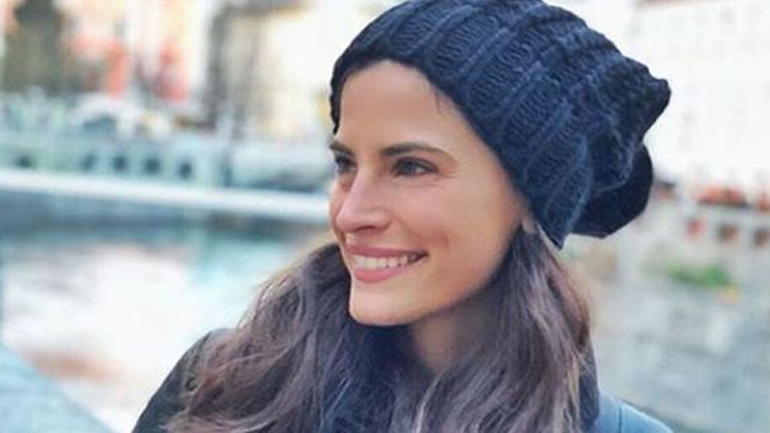 Χριστίνα Μπόμπα: Η τρυφερή φωτογραφία με την κούκλα μητέρα της!