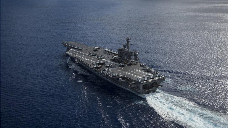 Το αμερικανικό αεροπλανοφόρο Carl Vinson πραγματοποιεί ιστορική επίσκεψη στο Βιετνάμ