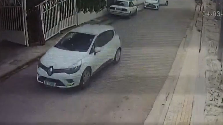 Ακυβέρνητο όχημα προκαλεί τρακάρισμα στη Βουλιαγμένη