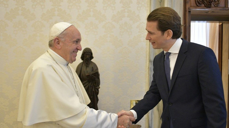 Αυστρία – Σ. Κουρτς: «Κατανόηση για τη Βιέννη στο θέμα των προσφύγων δείχνει ο Πάπας Φραγκίσκος»