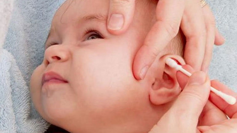Πώς να καθαρίζετε τα αφτιά του μωρού σας;