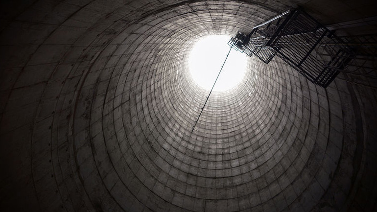 Παγκόσμια πατέντα: Τεράστια καμινάδα καθαρίζει τον αέρα!