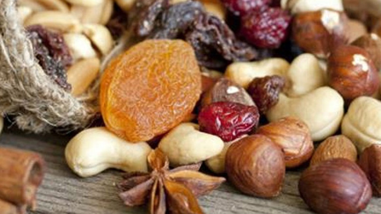 Οι ξηροί καρποί βοηθάνε στην επιβίωση από καρκίνο του εντέρου
