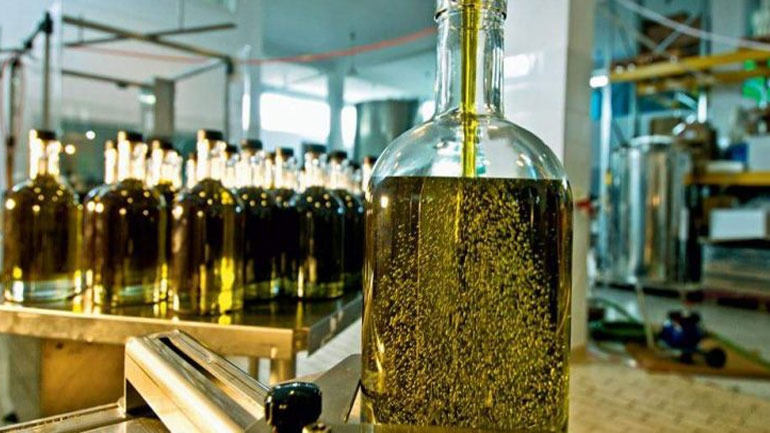 «Βάφτισαν» το σπορέλαιο κρητικό ελαιόλαδο «Βάφτισαν» το σπορέλαιο κρητικό ελαιόλαδο