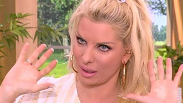 Ελένη Μενεγάκη: «Άκουγα ότι κάνω παιδιά για να κάνω καριέρα. Έλεος!»