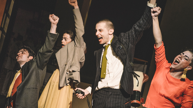 «H ιστορία του Β. Μ. – ενός ανθρώπου με κίτρινη μπλούζα»  στο Φουαγιέ Βασιλικού Θεάτρου