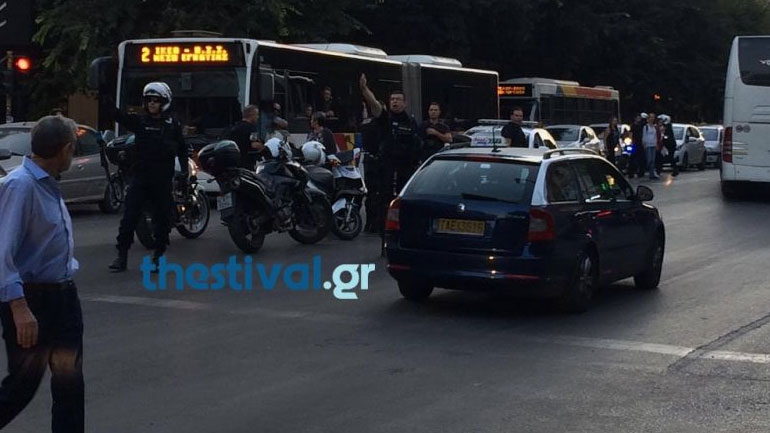 Φορτηγάκι συγκρούστηκε με Ι.Χ. στο κέντρο της Θεσσαλονίκης