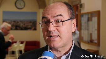 «Οι λαϊκιστές στην αριστερή και τη δεξιά πλευρά εξελίσσονται σε mainstream κόμματα» εκτιμά ο Ιταλός καθηγητής Τζιοβάνι Ορσίνα