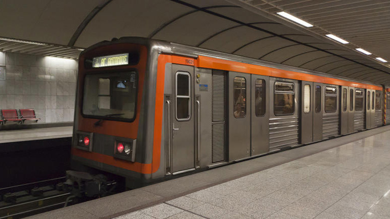 Αυτοκτόνησε πέφτοντας στις γραμμές του μετρό στη Δάφνη