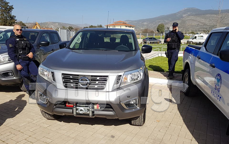 Τρία από τα 8 Nissan Navara έχουν πολιτική περιβολή...