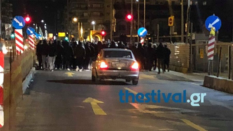 Με συνθήματα για το «Noor 1» διαμαρτύρονται οι οπαδοί του ΠΑΟΚ στη Θεσσαλονίκη