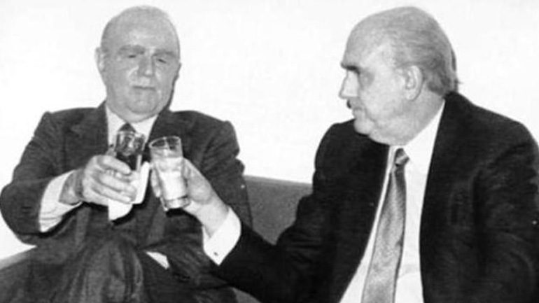 Ο ιστορικός διάλογος Καραμανλή-Παπανδρέου