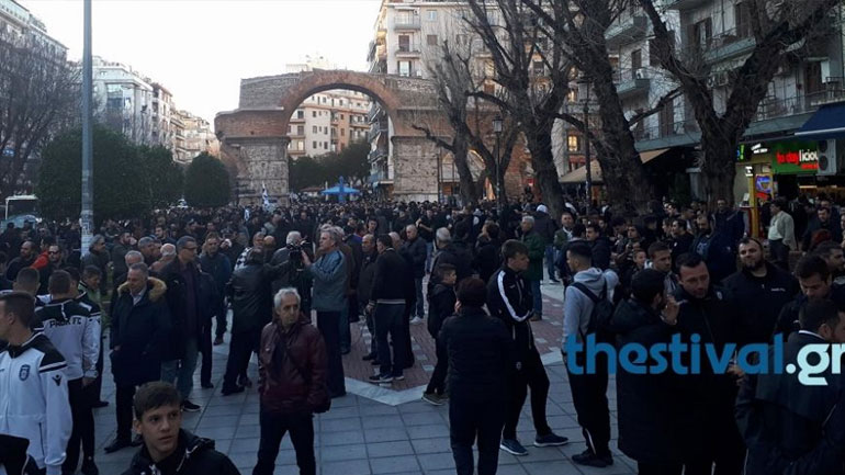 Αρχίζει να συγκεντρώνεται σιγά σιγά ο κόσμος του ΠΑΟΚ