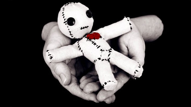 Κάνεις… βουντού στο αφεντικό σου και όχι μόνο νιώθεις καλύτερα, αλλά είσαι και πιο παραγωγικός