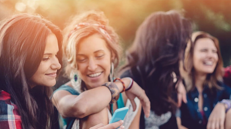 Η αποτυχία των social media να ελέγξουν το διαδικτυακό bullying «απειλεί» την ψυχική υγεία των νέων