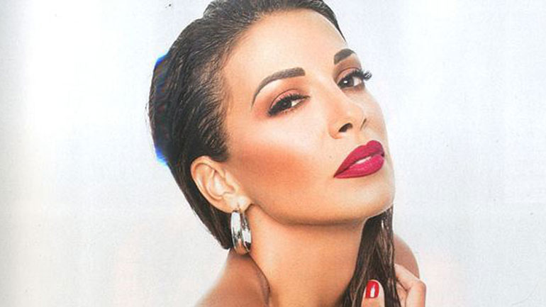 Ελένη Χατζίδου: Φωτογραφήθηκε ολόγυμνη μέσα σε μπανιέρα μόνο με τα κοσμήματά της!