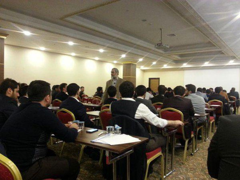 Εν ώρα διαπαιδαγώγησης στο Ίδρυμα