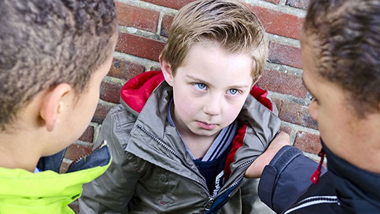 Τι να κάνετε όταν πειράζουν το παιδί στο σχολείο