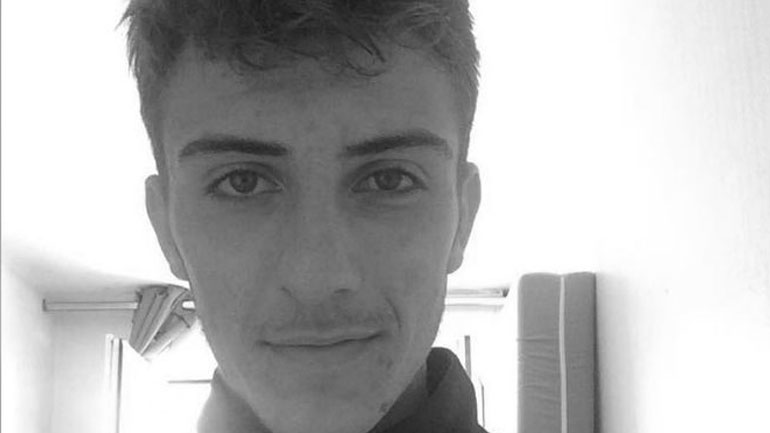 Θρήνος στο γαλλικό ποδόσφαιρο: 18χρονος παίκτης της Τουρ πέθανε στον ύπνο του Θρήνος στο γαλλικό ποδόσφαιρο: 18χρονος παίκτης της Τουρ πέθανε στον ύπνο του