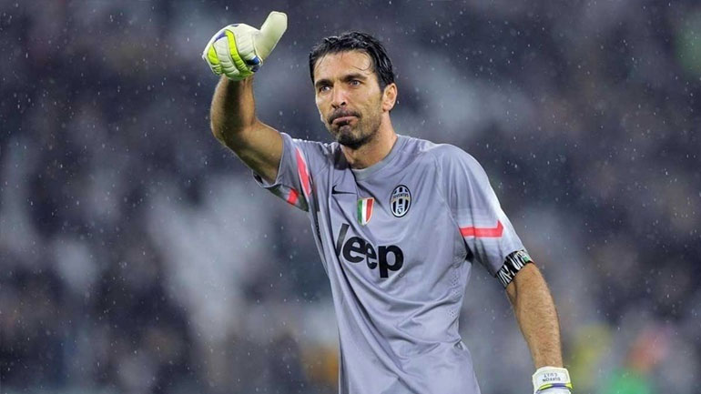 Πέφτουν οι τίτλοι τέλους στη σπουδαία καριέρα του Μπουφόν