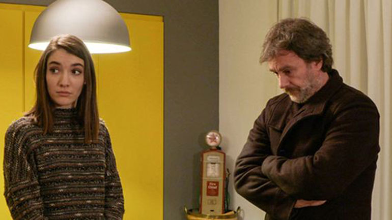 «Παρθένα Ζωή»: Η Μαρίνα εκμεταλλεύεται τον κοιμισμένο Άρη και τραβάει ένα βίντεο ερωτικό