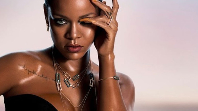 H Rihanna θα κυκλοφορήσει εσώρουχα με την υπογραφή της!