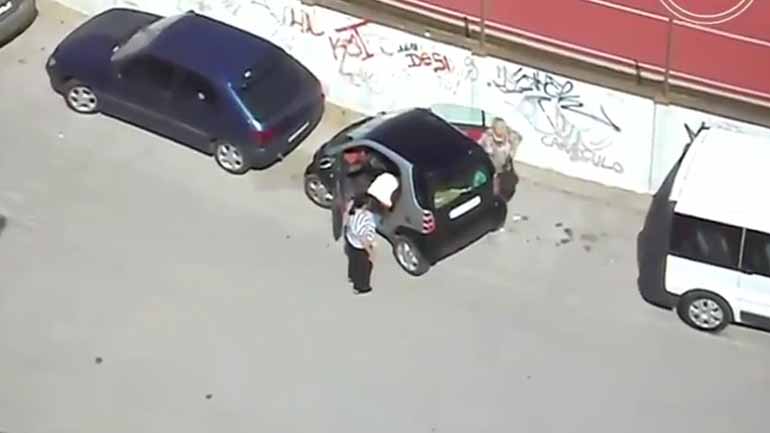 Δεν μπορεί ούτε το smart να παρκάρει!