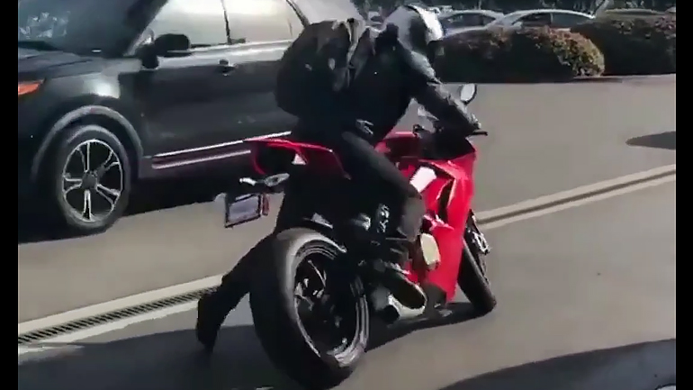 Ducati V4: Η πρώτη δημόσια πτώση