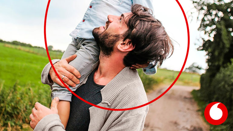 Η Vodafone ενισχύει την οικογένεια  με μία νέα πολιτική στήριξης της πατρότητας
