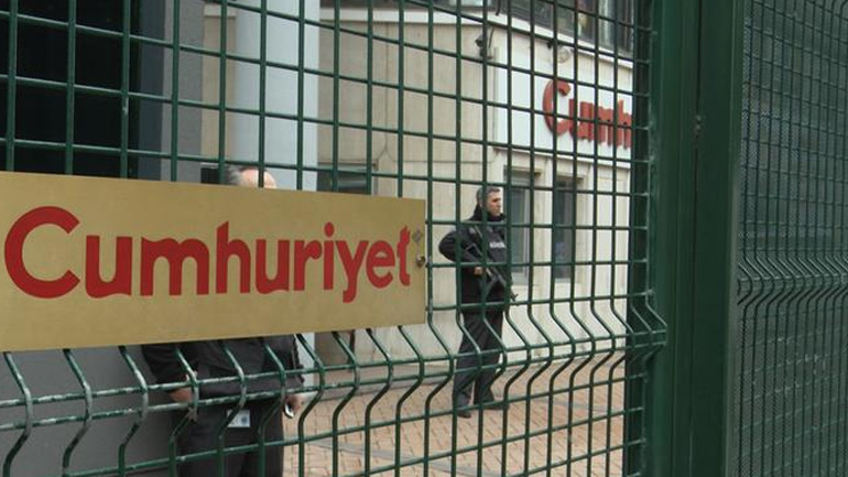 Δίκη κατά της Cumhuriyet: «Δεν τo βάζουμε κάτω»
